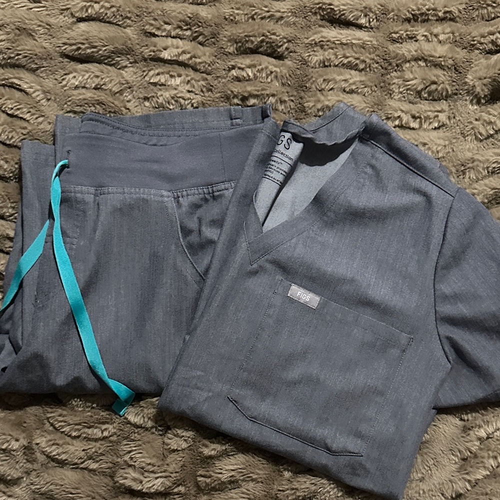 Figs Charcoal Scrub Set with Turquoise Accent
